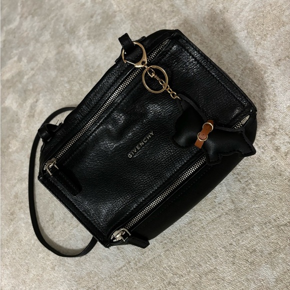 Black leather terrier hanging keychain for bag or car - Picture 2 of 4